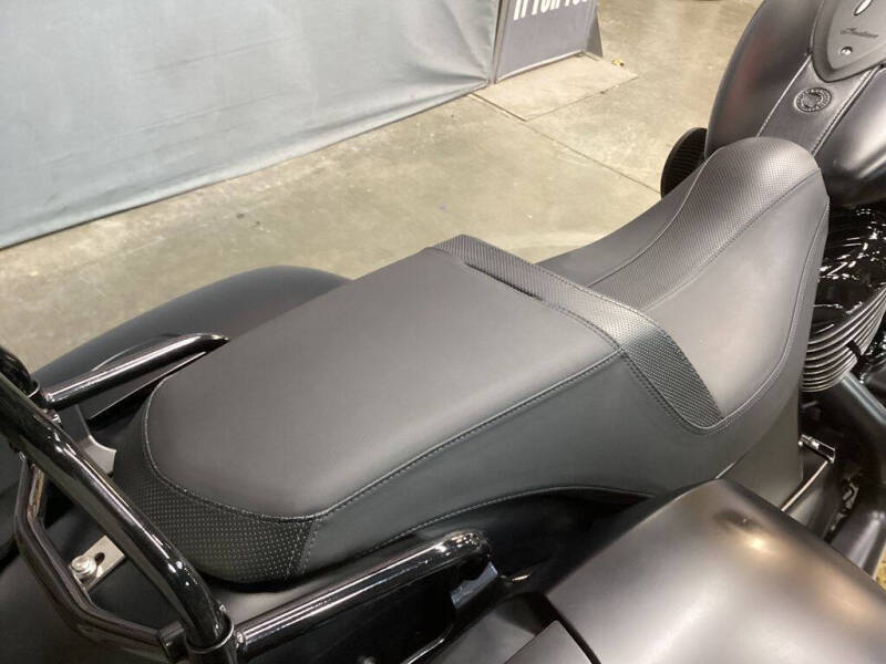 2020 Indian Springfield Dark Horse&#