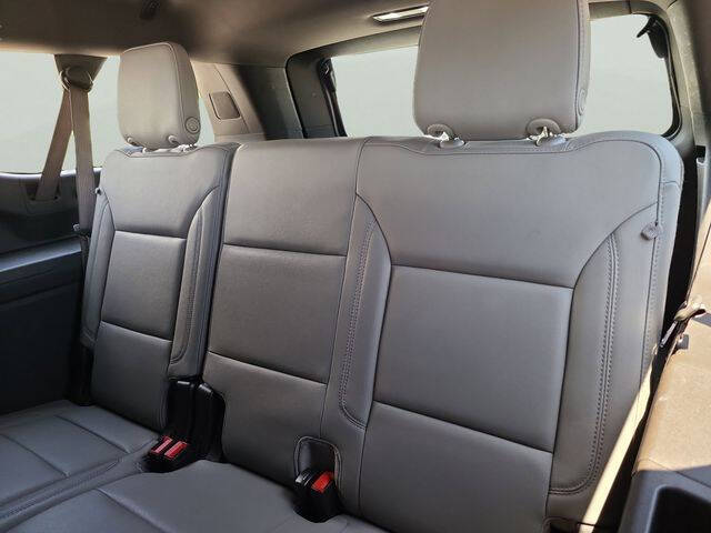 2025 Chevrolet Suburban LT