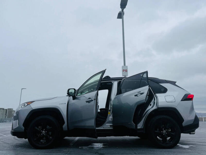 2019 Toyota RAV4 XSE photo 16