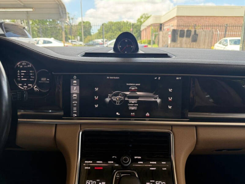 2017 Porsche Panamera 4