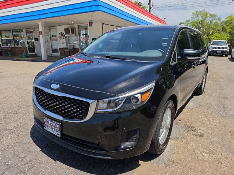 2017 Kia Sedona LX's photo