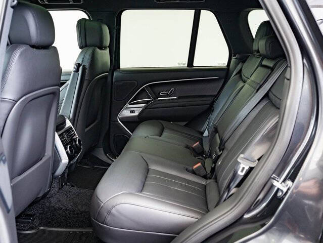 2025 Land Rover Range Rover P400 SE