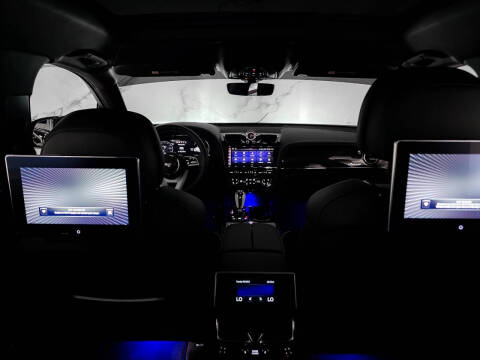 2023 Bentley Bentayga EWB