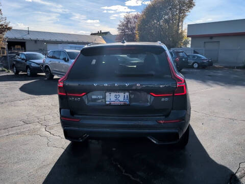 2025 Volvo XC60 B5 Ultra Dark Theme