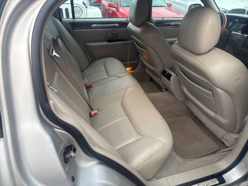 2005 Lincoln Town Car Signature Limited