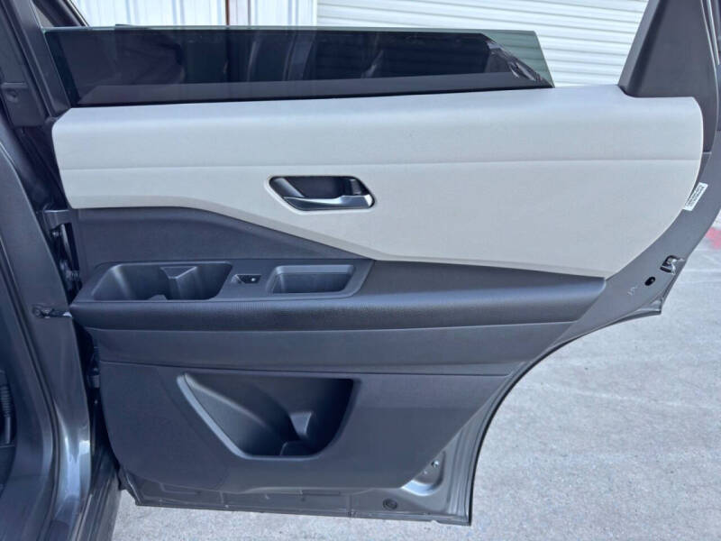 2022 Nissan Pathfinder SV