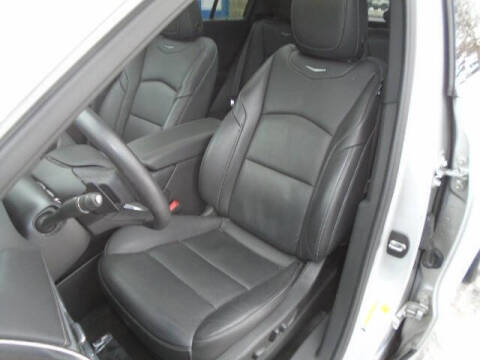 2022 Cadillac XT4 Premium Luxury