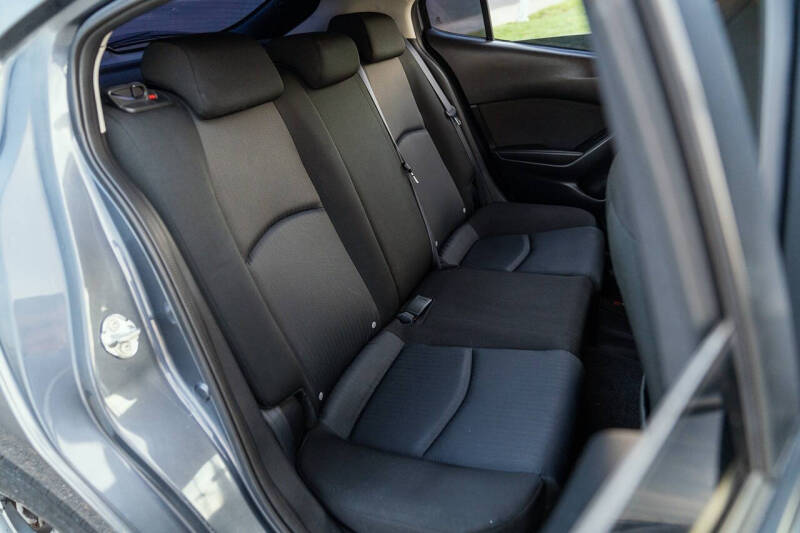 2016 Mazda MAZDA3 i Sport