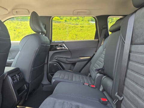 2025 Mitsubishi Outlander SE