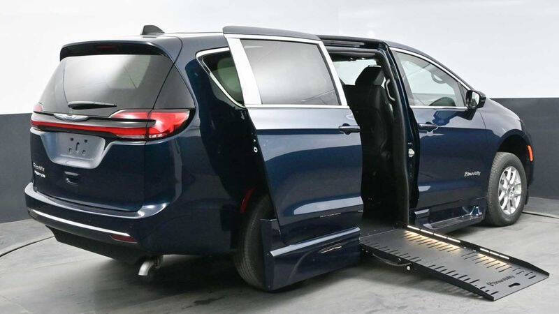 2025 Chrysler Pacifica Select