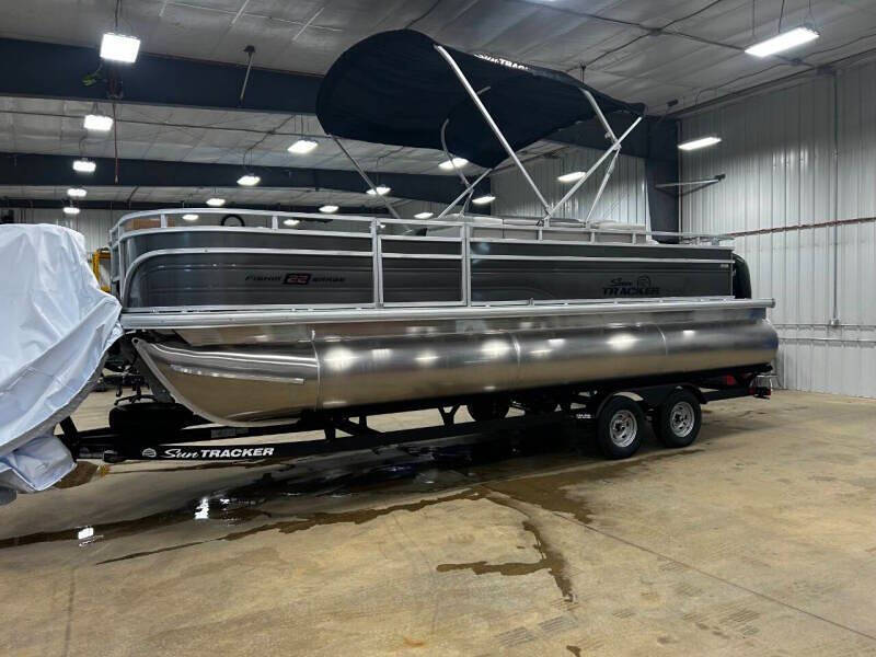 2026 Sun Tracker Fishin' Barge 22 XP3