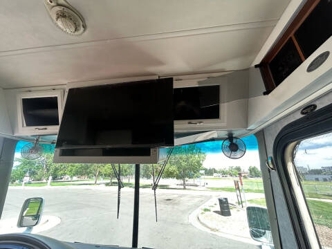 2005 Freightliner XCS Chassis