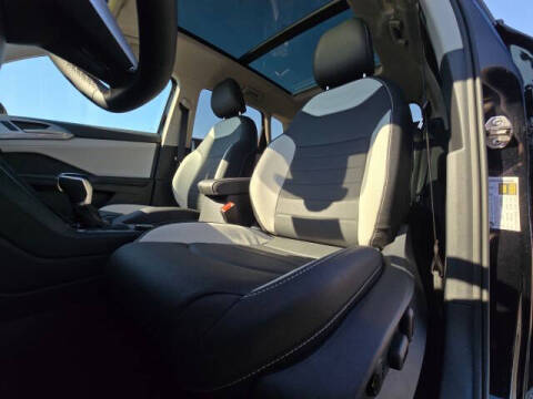 2025 Volkswagen Taos SEL 4Motion