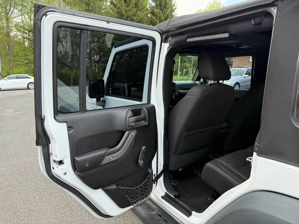 2015 Jeep Wrangler Unlimited 35