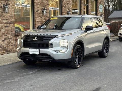 2022 Mitsubishi Outlander for sale at The King of Credit in Clifton Park NY