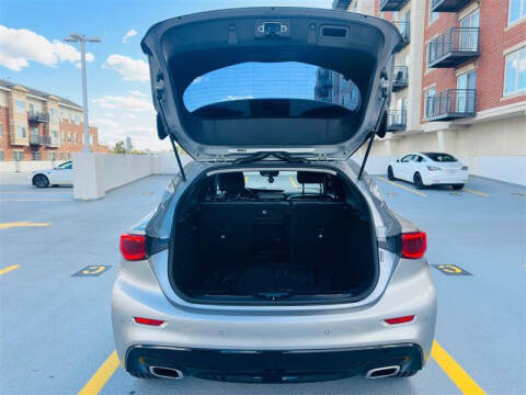 2017 Infiniti QX30 Premium