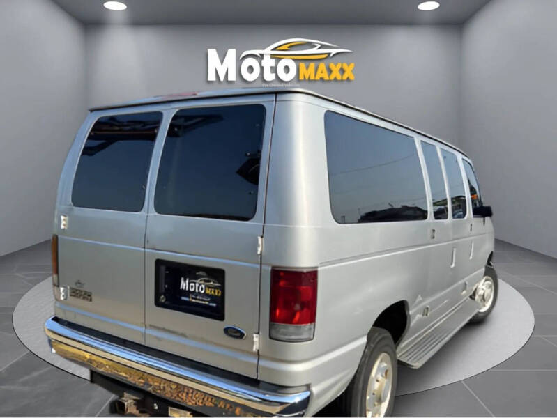 2005 Ford E-Series E-350 SD XLT