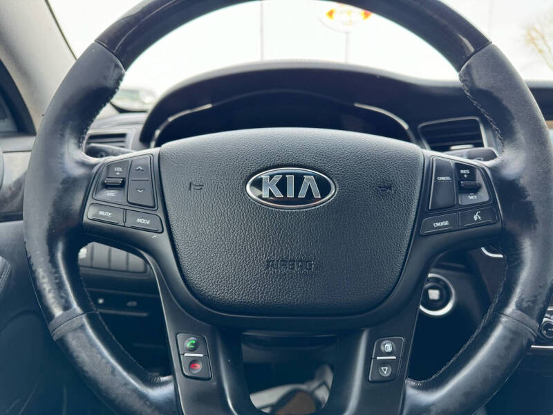 2015 Kia Cadenza Premium photo 12