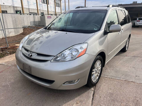 2008 Toyota Sienna for sale at Bogie's Motors in Saint Louis MO