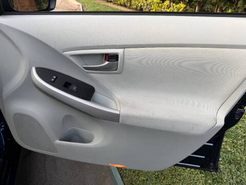 2012 Toyota Prius Two