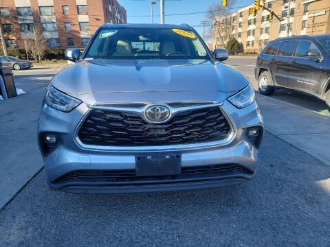 2020 Toyota Highlander for sale at OFIER AUTO SALES in Freeport NY