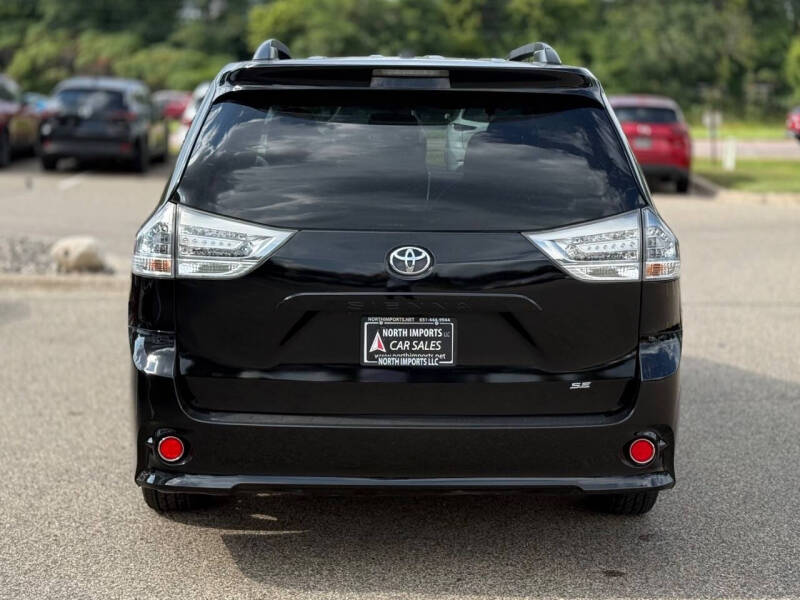 2017 Toyota Sienna SE 8-Passenger