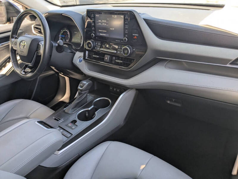 2021 Toyota Highlander Hybrid XLE