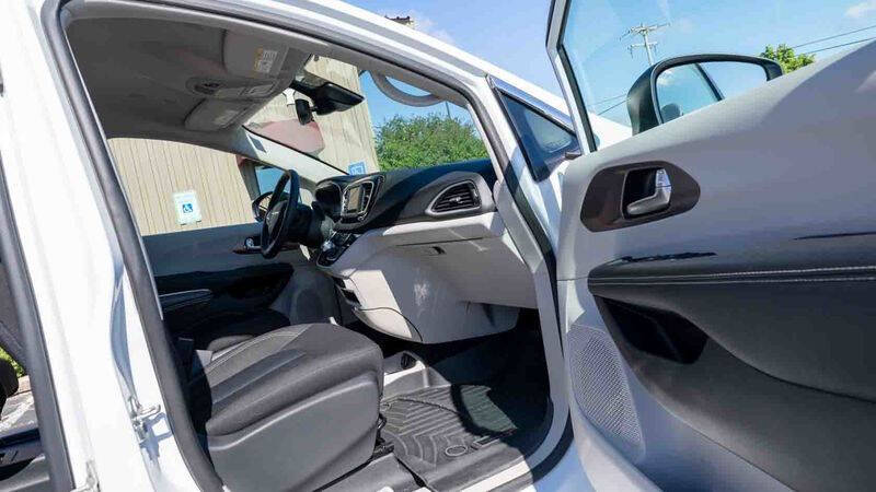 2023 Chrysler Voyager LX