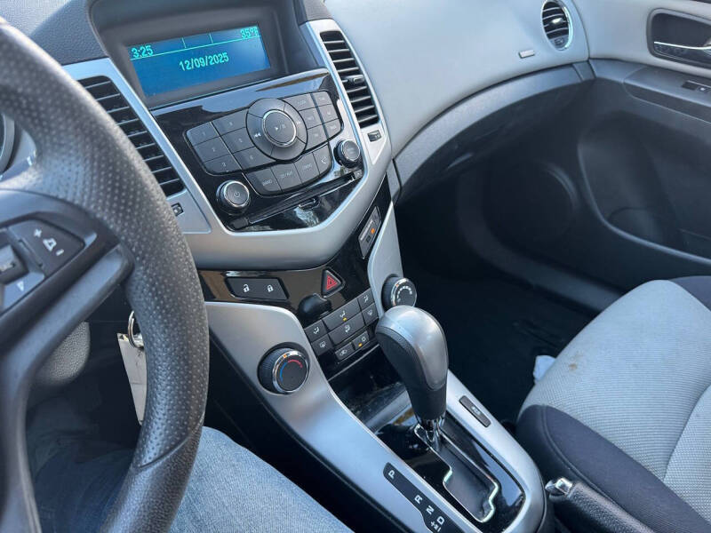 2013 Chevrolet Cruze LS Auto