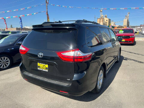 2018 Toyota Sienna LE 8-Passenger