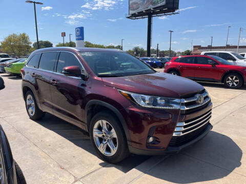 2019 Toyota Highlander for sale at HONDA DE MUSKOGEE in Muskogee OK