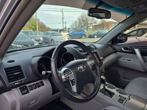 2012 Toyota Highlander SE