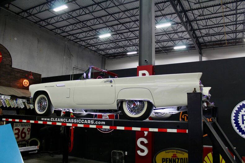 1957 Ford Thunderbird