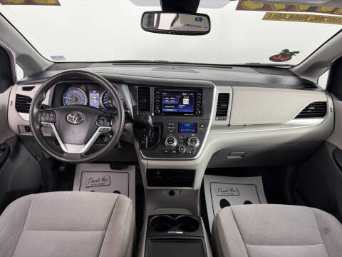 2020 Toyota Sienna LE Mobility 7-Passenger