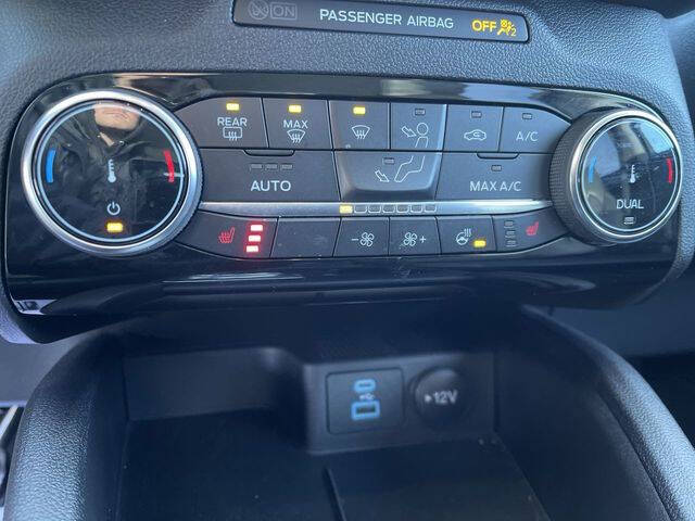 2022 Ford Escape Hybrid Titanium