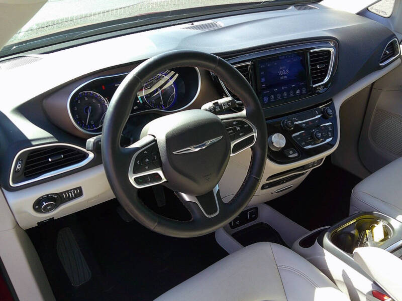 2017 Chrysler Pacifica Touring-L Plus