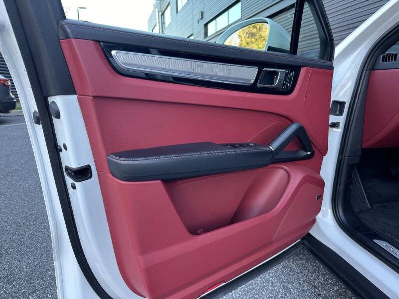 2023 Porsche Cayenne Coupe Platinum Edition