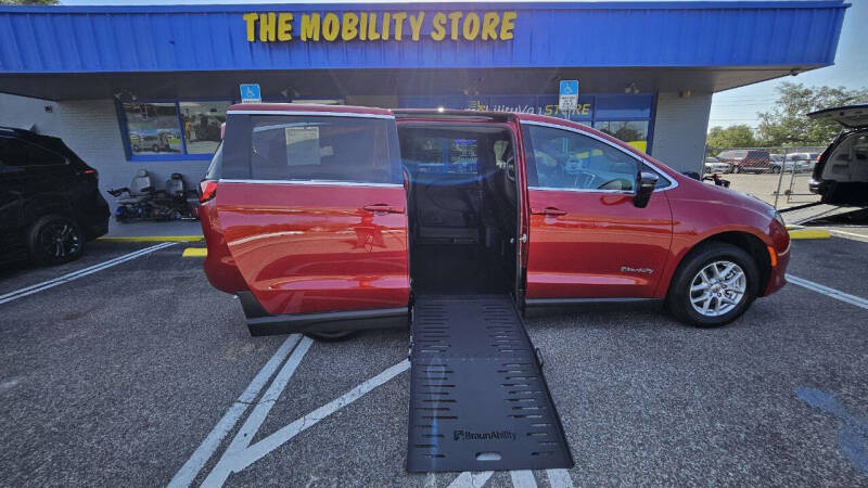 2025 Chrysler Voyager LX