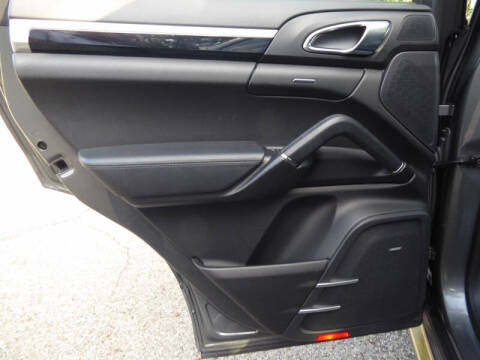 2014 Porsche Cayenne GTS