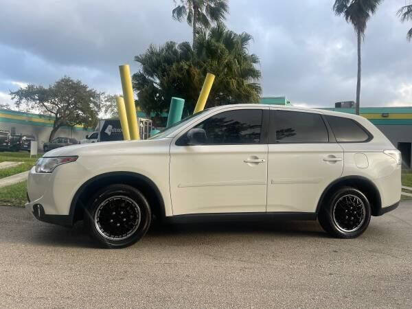 2015 MITSUBISHI Outlander SUV / Crossover