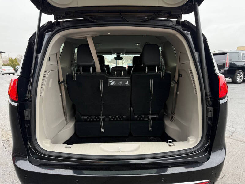 2017 Chrysler Pacifica Touring-L