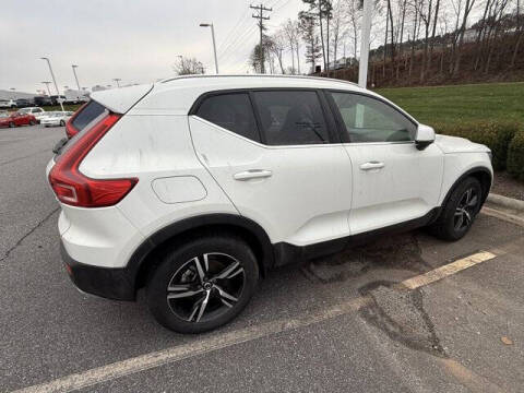 2025 Volvo XC40 B5 Core Bright Theme