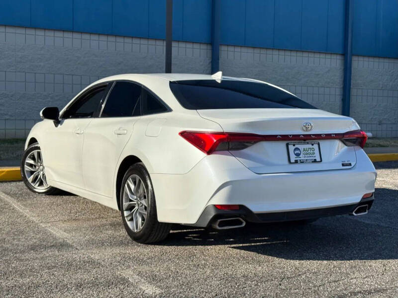 2022 Toyota Avalon XLE