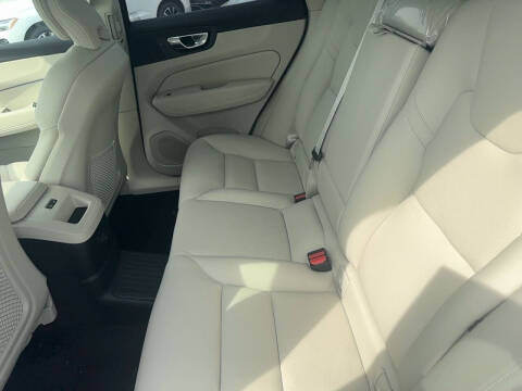 2025 Volvo XC60 T8 Plus Dark Theme