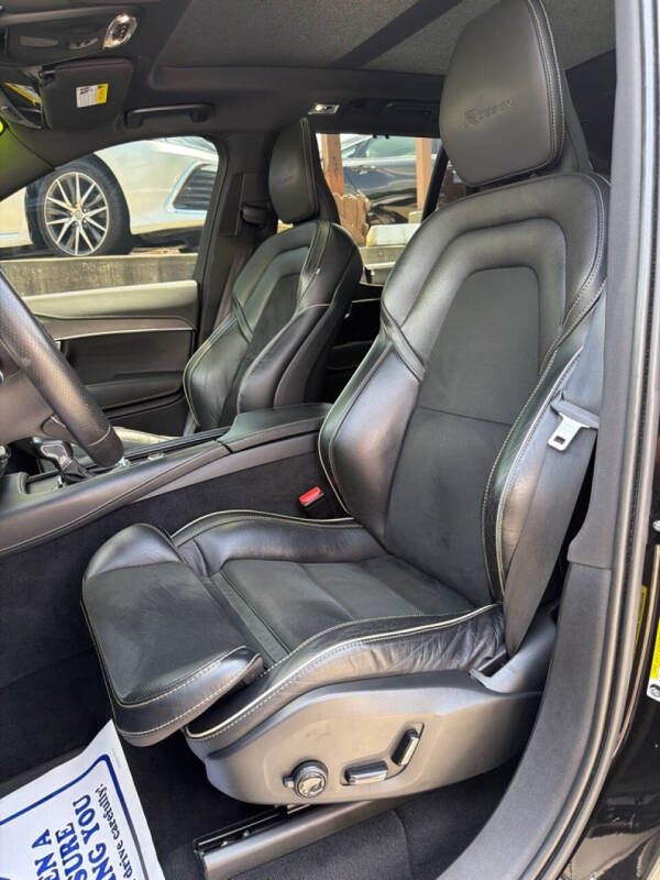 2019 Volvo XC90 T6 R-Design
