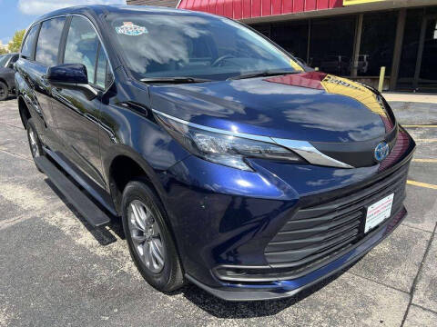 2025 Toyota Sienna LE 8-Passenger