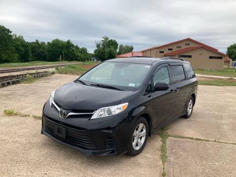 2018 Toyota Sienna for sale at Empire Auto Remarketing in Shawnee OK
