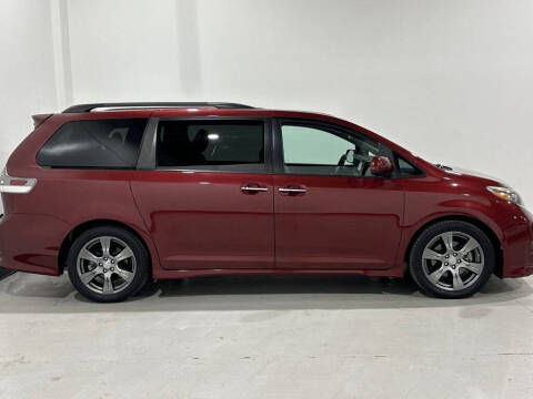 2017 Toyota Sienna SE Premium 8-Passenger