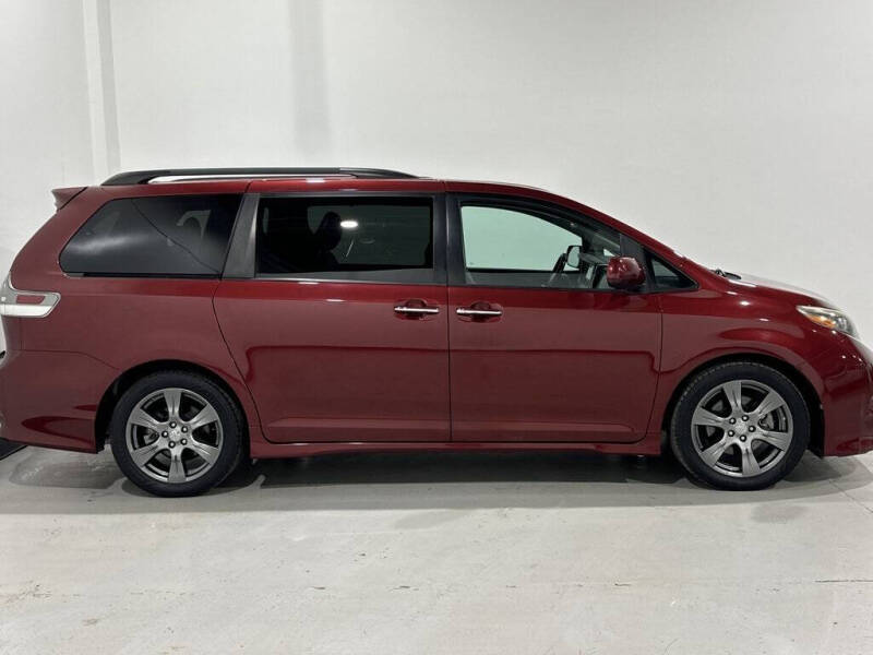 2017 Toyota Sienna SE Premium 8-Passenger