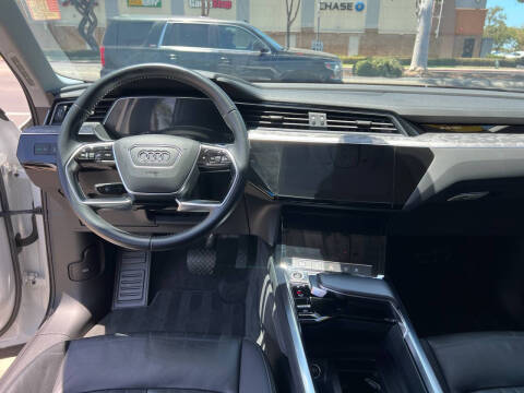 2021 Audi e-tron quattro Premium